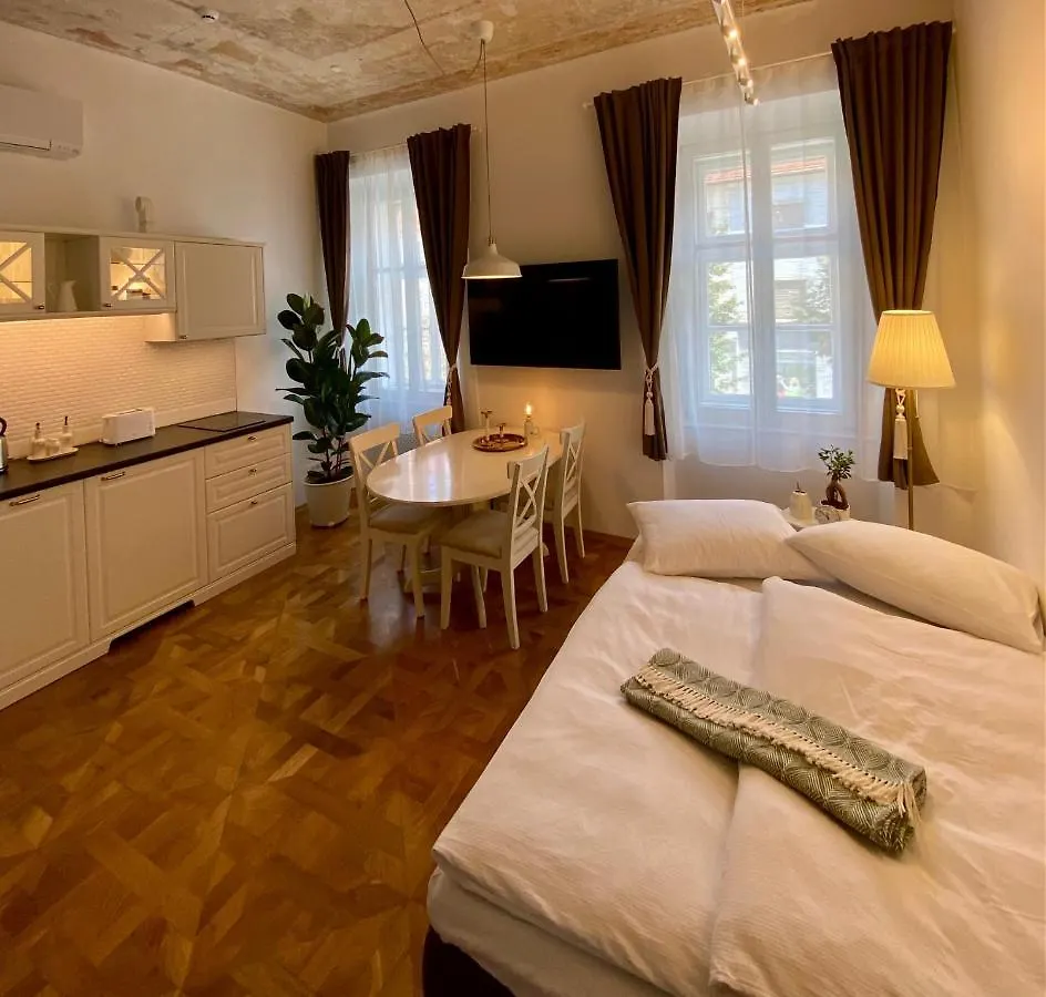 Ars Longa Apartments Ljubljana 0*,